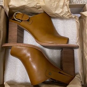 Madewell: The Riley Convertible Slingback Mule